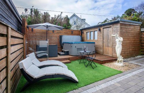 Luxe Detached 3 Bed Luxe House on Exclusive Private Estate Close to Coast Free Hot Tub Sleeps 6 Private Parking for 2 Cars - Photo 46