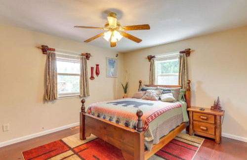 Peaceful Cabin Retreat - 9 Mi to Murphy! - Foto 13