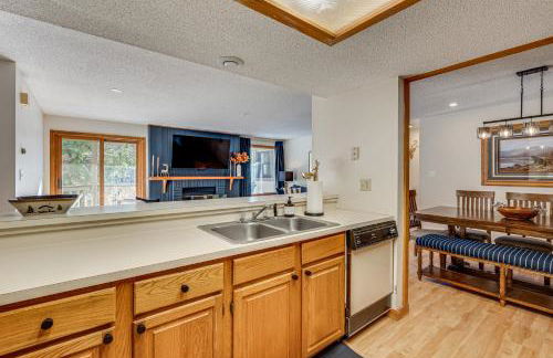 Riverfront Lincoln Condo with Patio and Pool Access! - Foto 14