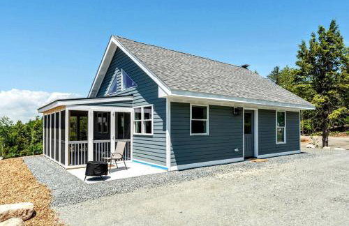 Spacious Cabin Complex with Flanders Pond Access, Ideal for Group Getaways, Located Near Sullivan, Maine - Photo 10