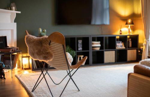 Trendy 2 Bed Flat - Near Airport - Foto 1