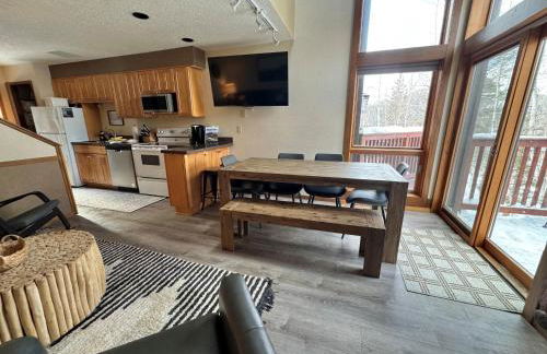 Cozy Townhome at Lutsen Mtn - Ski-in, Ski-out, Pool, Hot Tub, Fitness Center, resort amenities galore! - Foto 8