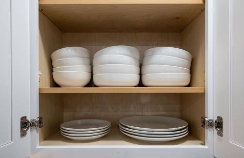 Modern Condo with Private Porch, Mins to NYC - Foto 24