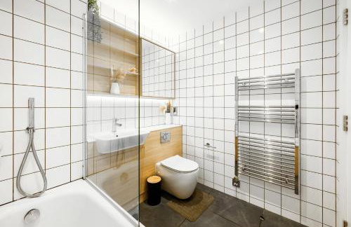 Huge Digbeth Apt Sleeps 8 5bed Free Parking. - Foto 8