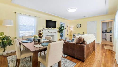 Visit Nonna's Beach Cottage & Enjoy the Sunshine with a Short Walk to the Beach! - Foto 5