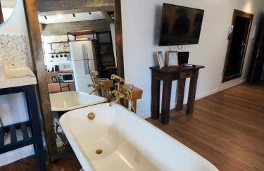 O Refúgio 202 Loft Exclusivo com Banheira Vitoriana em Gramado - Foto 21