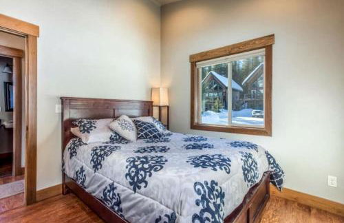 Sunny Mountain Cabin for a Group Getaway in West Glacier, Montana - Foto 36