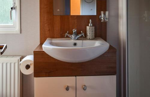 Robin's Retreat - Photo 12