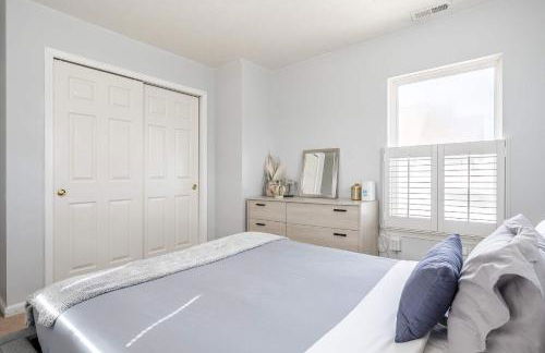 Cozy Downtown Escape Hot tub and Modern Touches - Foto 31