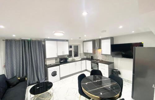 THE ROYAL BOUTIQUE REGENT LODGE by LONDON , SLEEP 8 - Foto 4