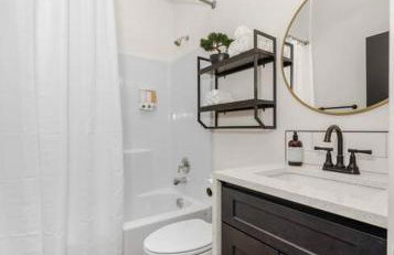 Updated Family Friendly Hillyard Gem NEW HOT TUB! - Foto 40