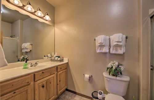 Near Lake and Trails Show Low Condo with Grill! - Foto 16