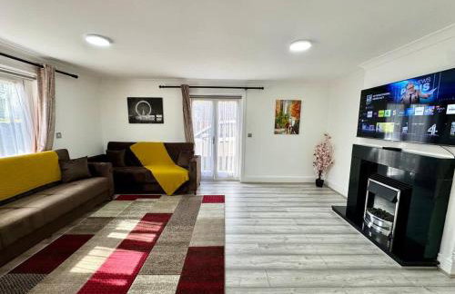 Spacious 3-Bed Home with Garden, Private Parking, Smart Tv's, Fast Wi-Fi - Foto 16