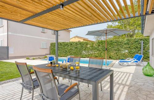 Villa Lana with Private Pool - Photo 8