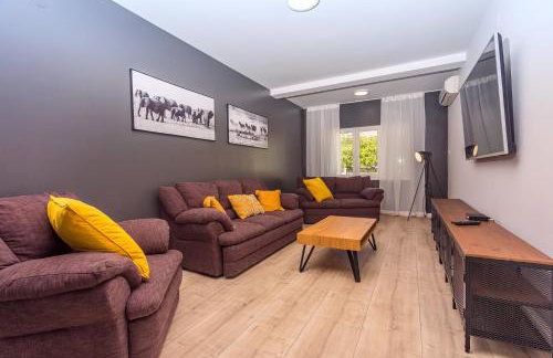 VILLA ALMIC with heated pool, 5 bedrooms, Gaming room, a multi-use playground court - Photo 22