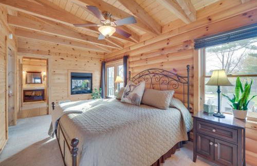 Modern Log Cabin with Rec Room, Steps to Lake! - Foto 17