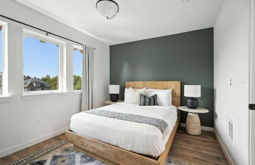 Kerns 6BR Gem - New Build Spanish Flair - Photo 31