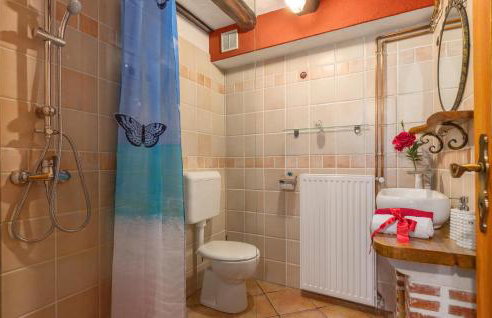 3 Bedroom Nice Home In Plovanija - Foto 41