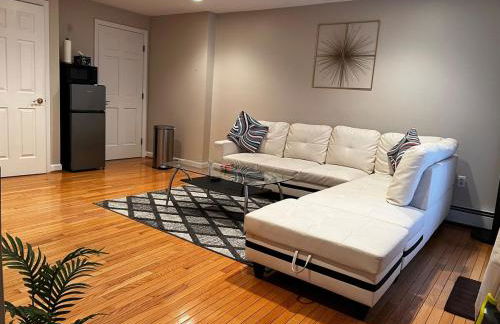 Premium Private Suite with Parking and Workspace - Foto 17