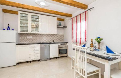 1 Bedroom Beautiful Home In Jurdani - Foto 19