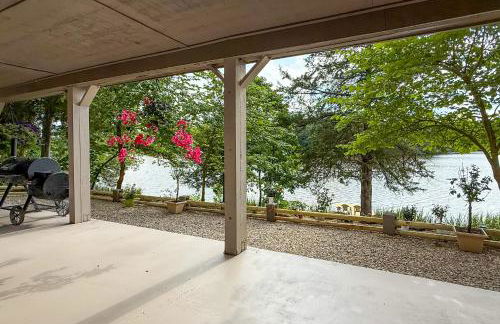 Waterfront Retreat on Raymond Gary State Lake - Foto 25