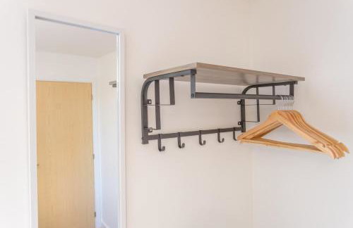 Spacious 2 Bedroom Apartment in Bedford, Near Milton Keynes & Local Business Parks - Foto 16