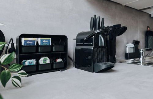 NASA Homes ruhiges Apartment WLAN Arbeitsplatz Balkon Hotelbetten - Foto 14