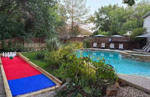 Heated Pool & Spa Mini Golf Bowling Game Room perfect for family - Photo 8