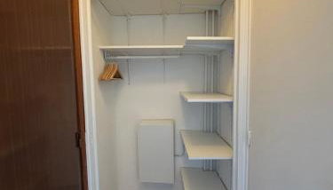 Idéal Festival de Cannes - Accès facile à un arrêt de train - Studio avec Loggia - Foto 5, wardrobe