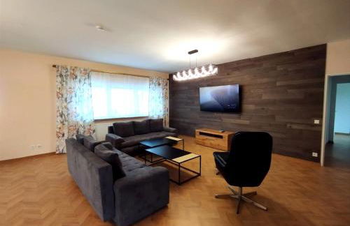 OVER RIVER near FRANKFURT-130 QM-4 ROOMS- 6 BEDS- FREE PARKING- AC - Foto 24