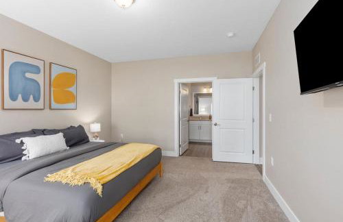 Modern 2BR 2BA New Build Condo with Garage & Patio - Foto 33