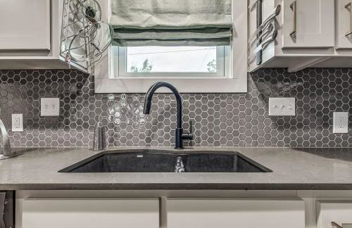 Cozy 1-Bedroom Retreat in Tulsa - Photo 11