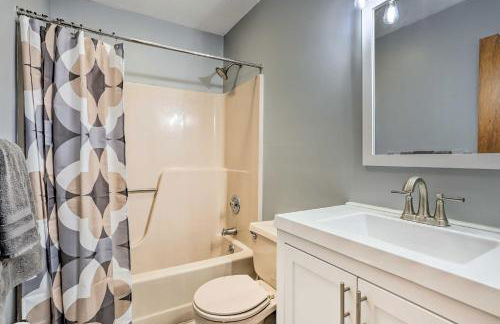 4 Mi to Tubing Cozy Bushkill Cabin with Deck! - Foto 17