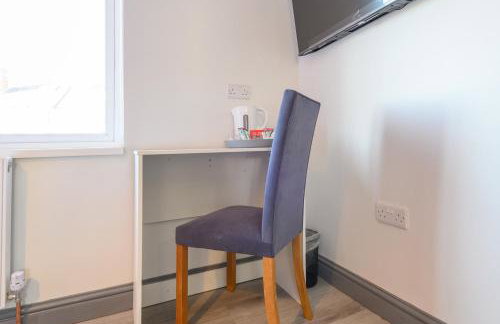 Suite in Leeds Shared Kitchen Parking2 - Pass the Keys - Photo 16