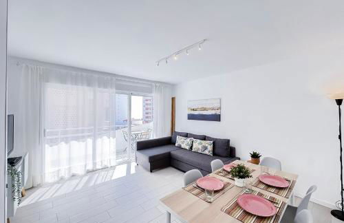 NUEVO, a 70 metros de la playa y con vistas al mar - Foto 7