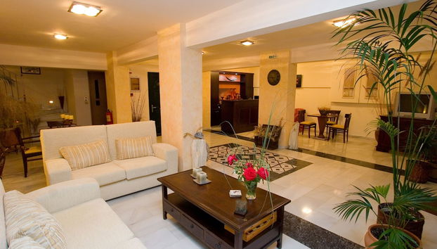 Coin salon dans le hall