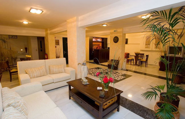 Sagini Hotel - Photo 2