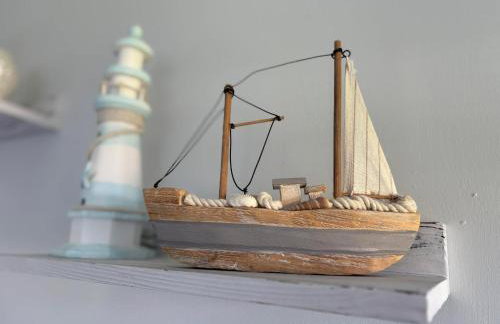 169 - Two bed Chalet on Sunbeach Holiday Park - Sleeps 5, pet friendly, FREE pool and entertainment passes included - plus WiFi, bed linen and towels included 300m from the beach! - Foto 26