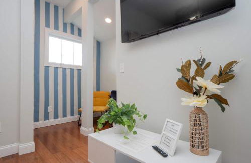 Jennifer's Stylish Apt Private Deck Backyard Oasis - Foto 16