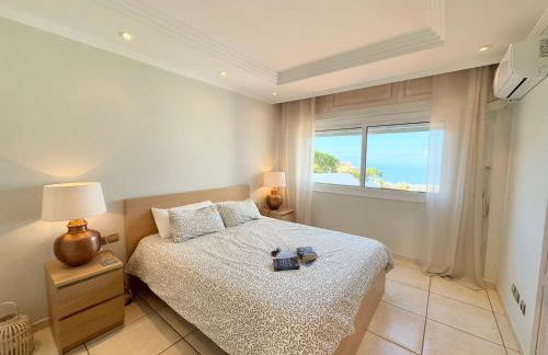 Villa Amorio a spacious modern getaway with a private heated pool & Sea Views - Foto 35