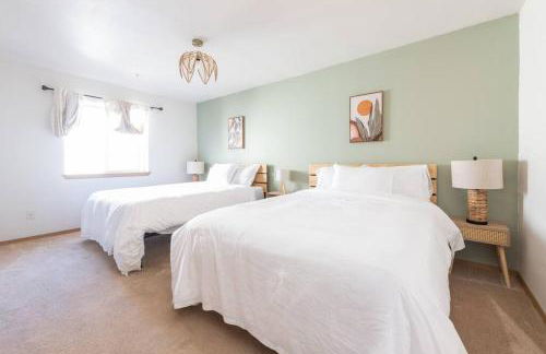 Cozy 2 bedroom condo walking distance from the beach - Foto 14