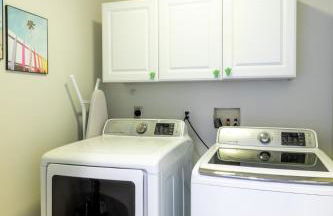 Spacious Yard, Sparkling Pool & Spa, Firepit, 9beds! - Photo 60