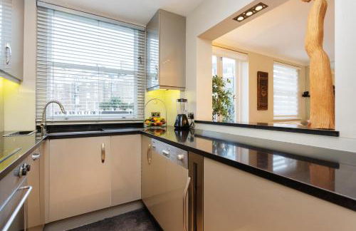 Veeve - Garden Square Serenity - Photo 4