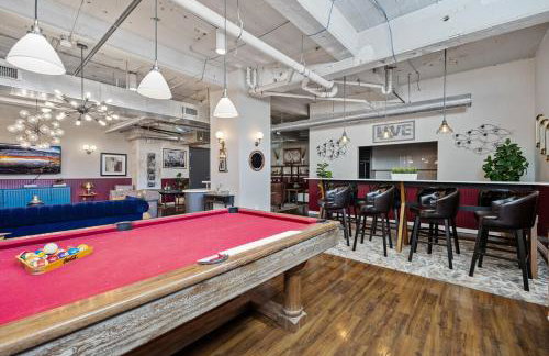 Stunning Downtown Apartment with Pool, Laundry, Parking - Foto 23