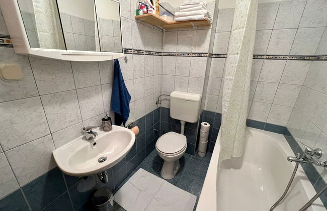 Bright and Cozy Apartment With Balcony in Kastel Luksic - Foto 9