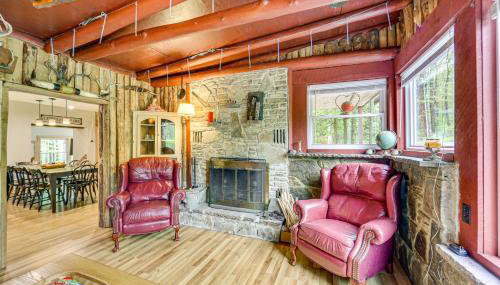 10 Mi to Mtn Resort Normalville Cabin with Balcony! - Foto 3