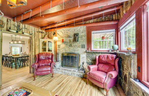 10 Mi to Mtn Resort Normalville Cabin with Balcony! - Foto 3