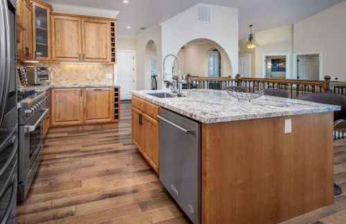 New Luxury 5BR Cabin in Pine Mountain Lake! 1 Minute to Beach! Massage Chair! Close to Yosemite! Perfect for Retreats and Escapes All Seasons! - Foto 25