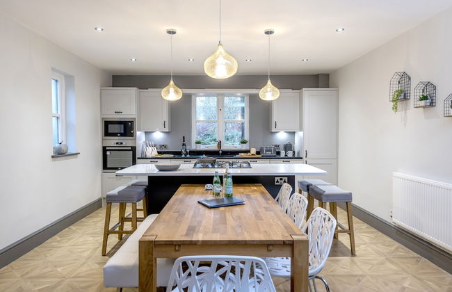 North Lodge - Photo 1