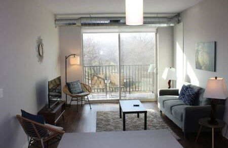 4 mi to Jack Thrice Stadium + amenities - Foto 1